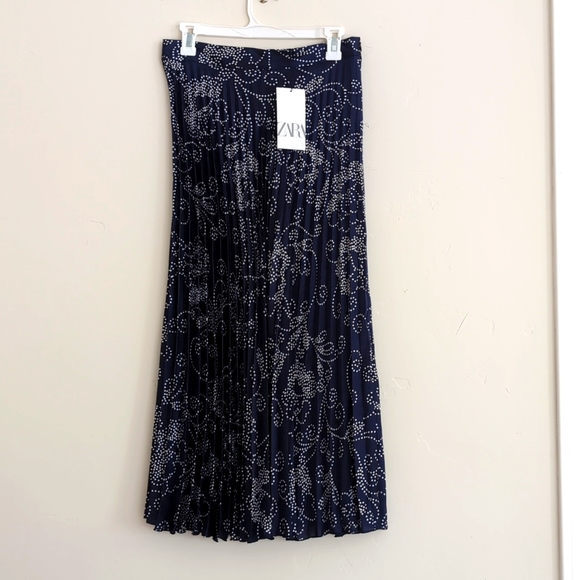 Zara satin effect pleated printed midi skirt navy White floral M NWT 2347/104 - Picture 7 of 11
